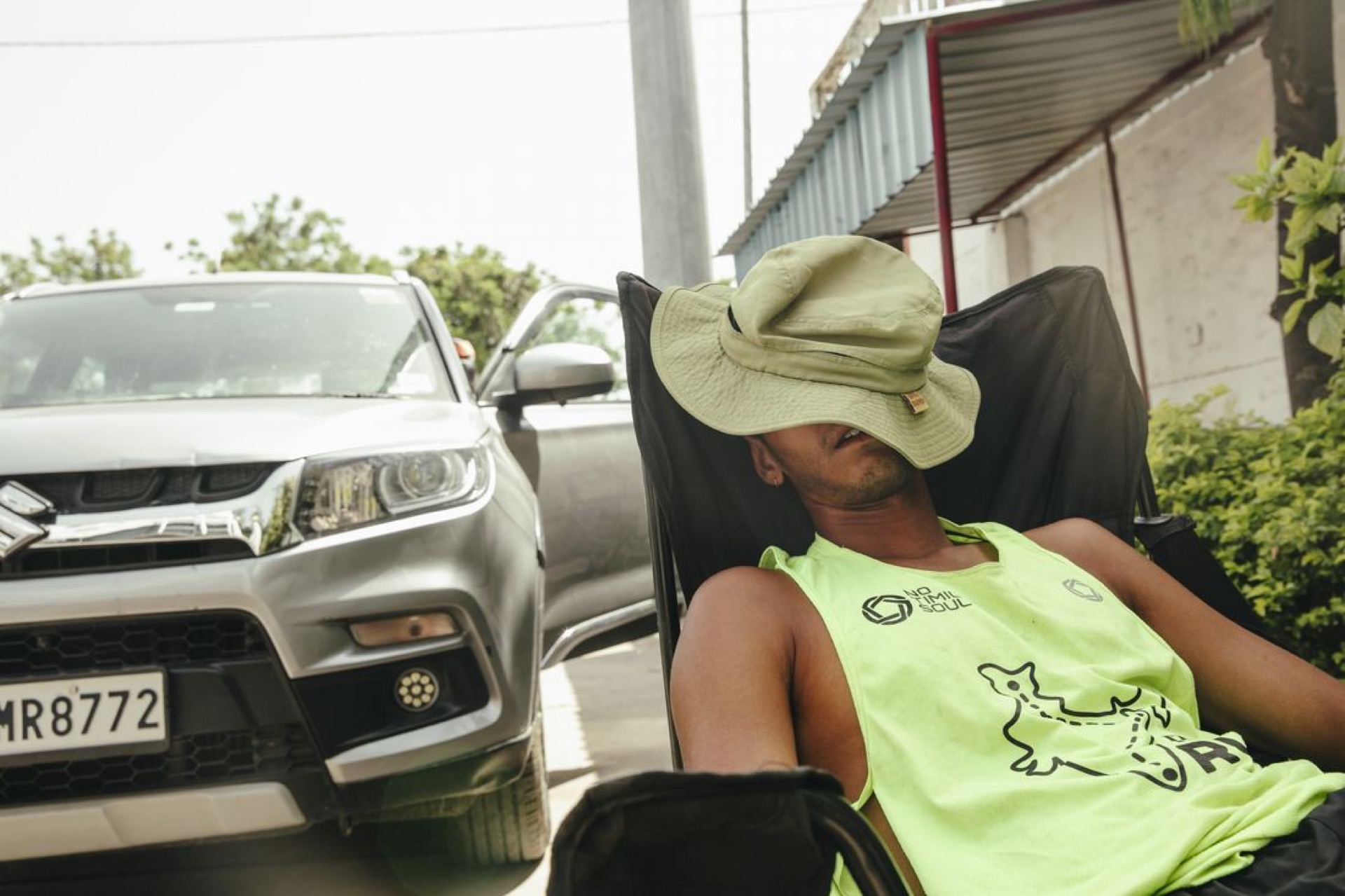 A quick rest between drives